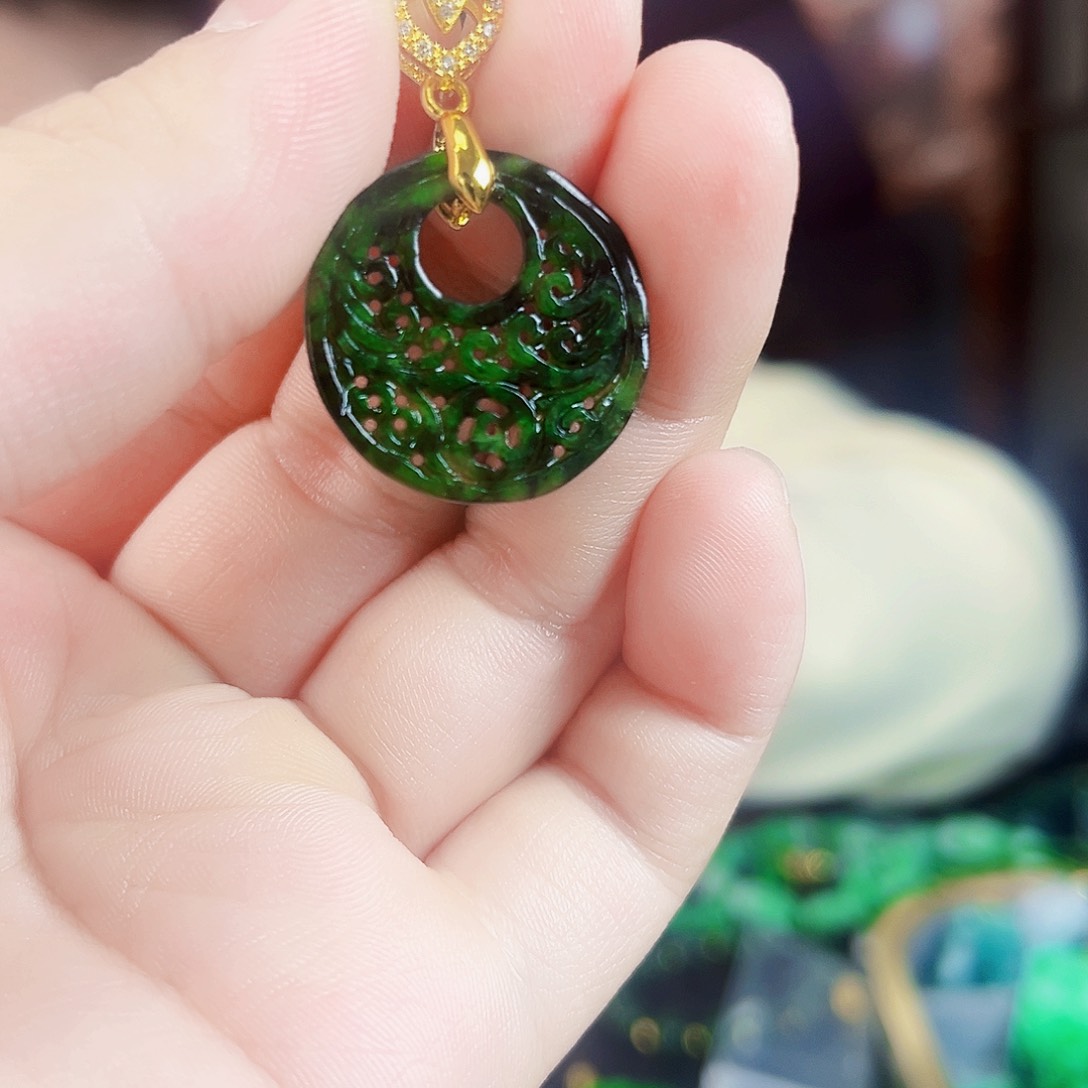 翡翠颈饰未镶嵌吊坠