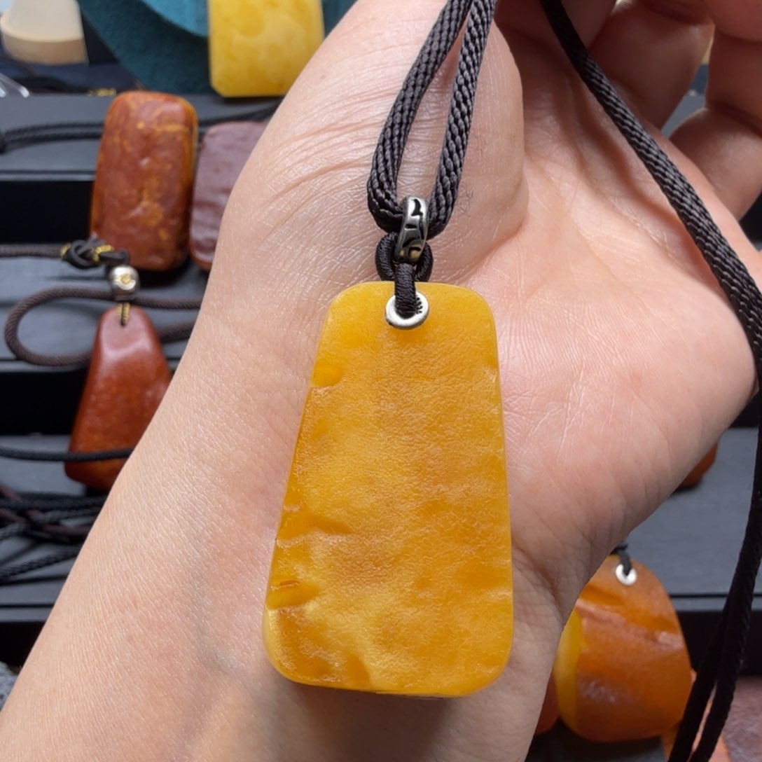 未镶嵌吊坠(赠链)琥珀