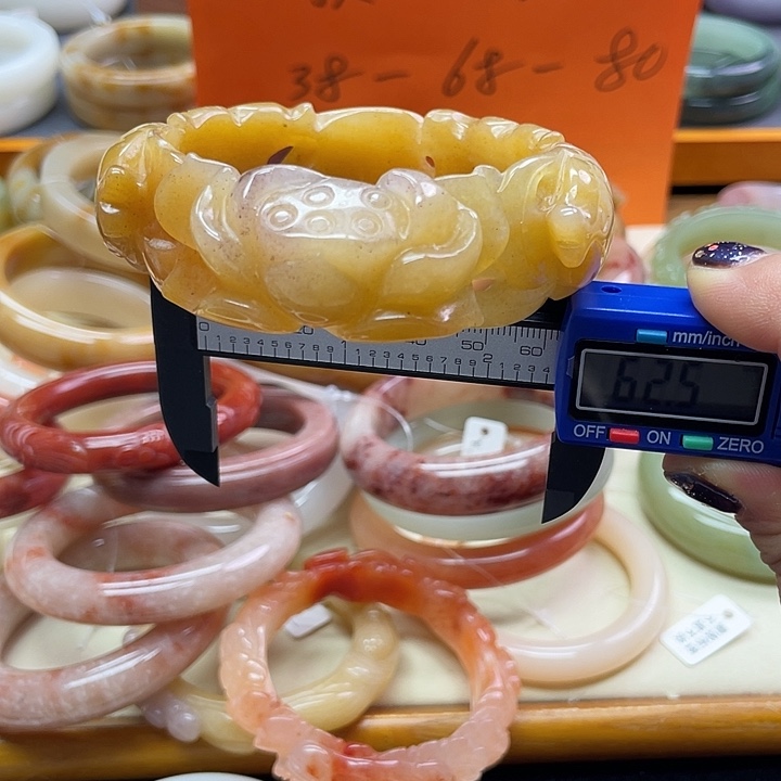 未镶嵌手镯石英质玉