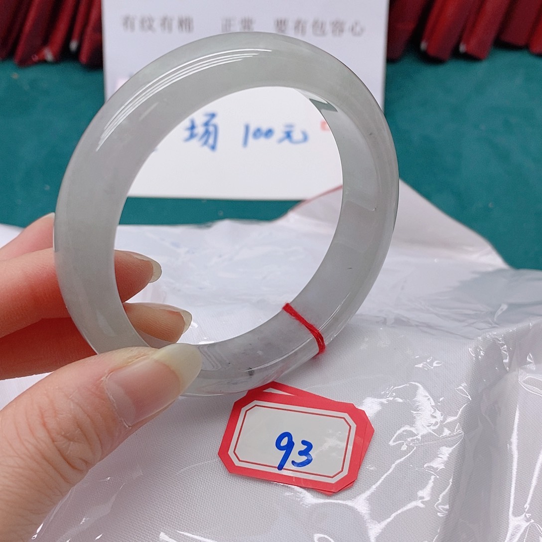 翡翠手镯未镶嵌一***虫933333333