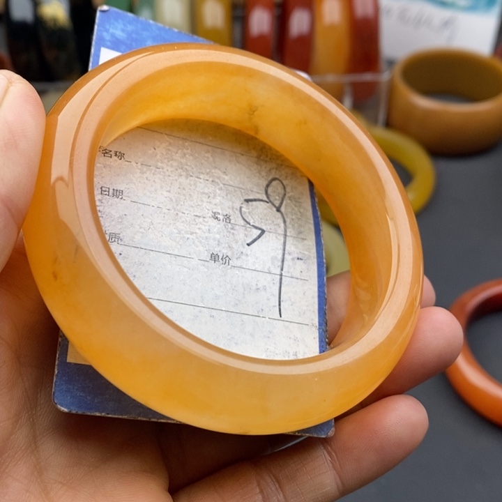 未镶嵌手镯石英质玉