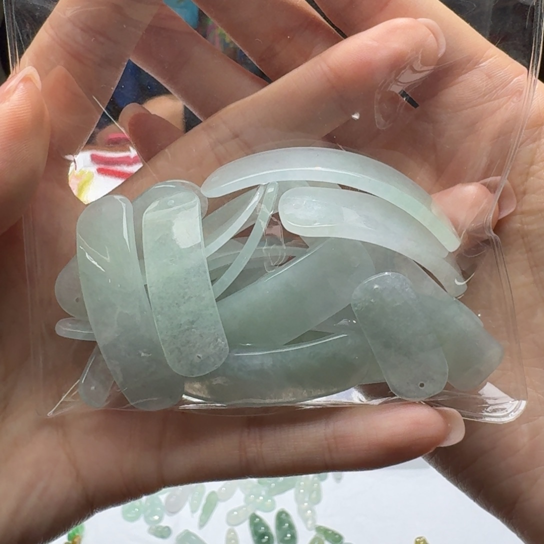 未镶嵌挂件翡翠福利1个，不包邮，拍邮费发货