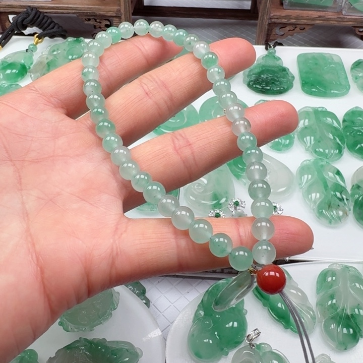 石英质玉颈饰未镶嵌来****。