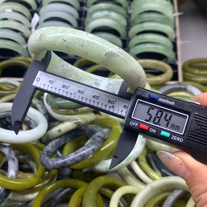 蛇纹石玉未镶嵌手镯22