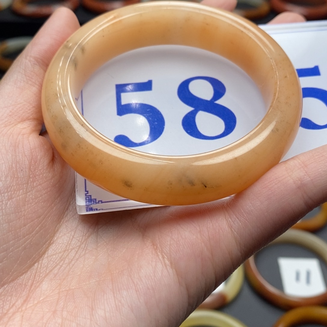 石英质玉（黄龙玉）手镯未镶嵌