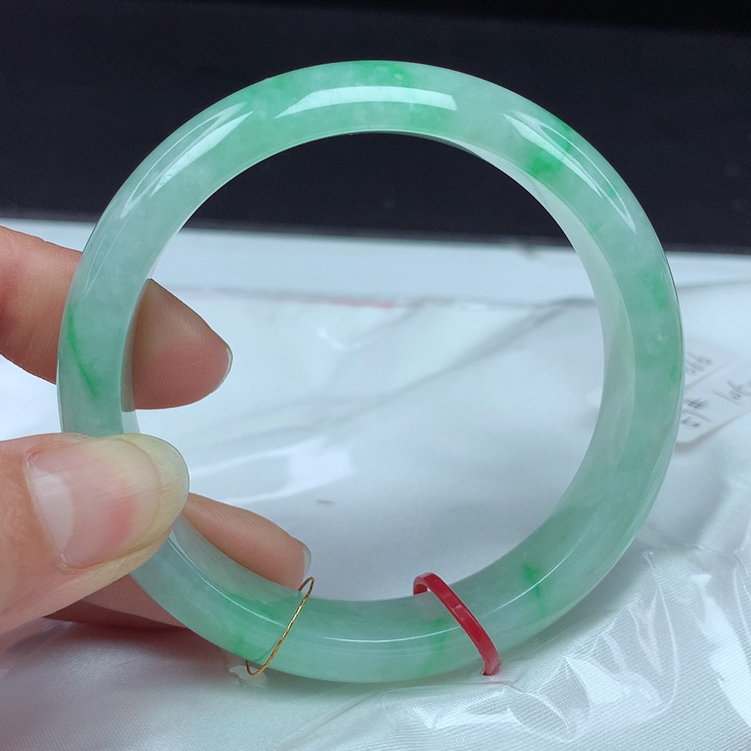 翡翠手镯未镶嵌57圈666