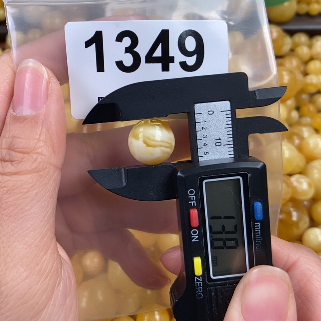 未镶嵌琥珀珠宝奇石