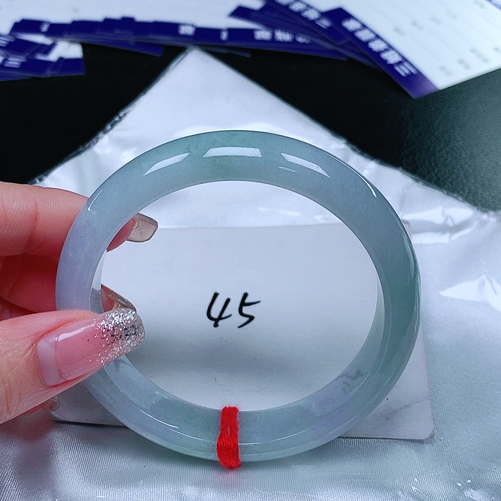 翡翠手镯未镶嵌翡翠手镯未镶嵌