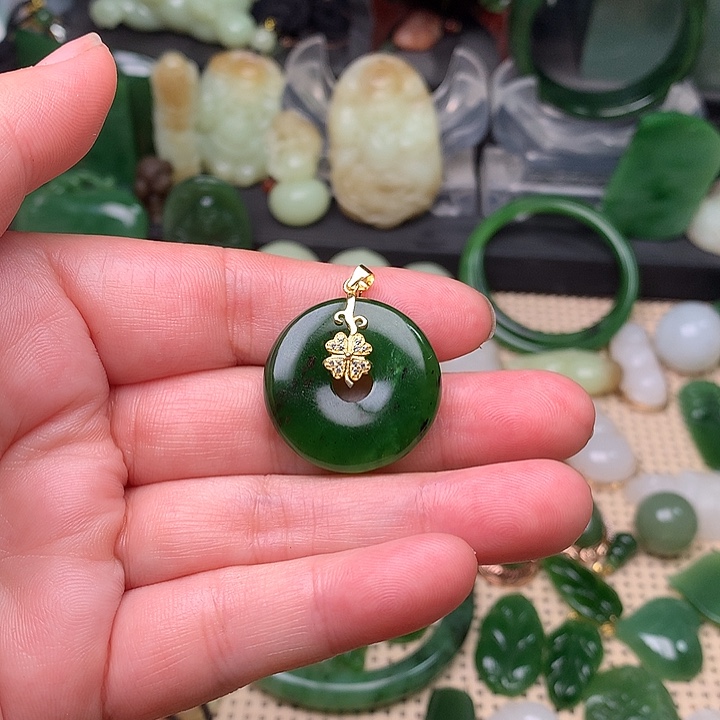 和田玉颈饰未镶嵌花**夏