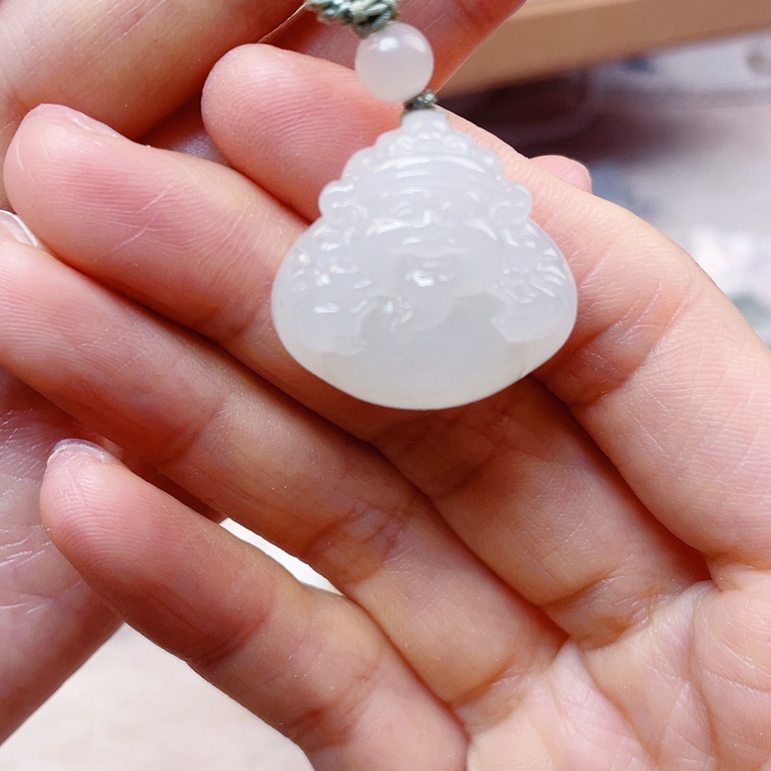 和田玉未镶嵌吊坠(赠链)
