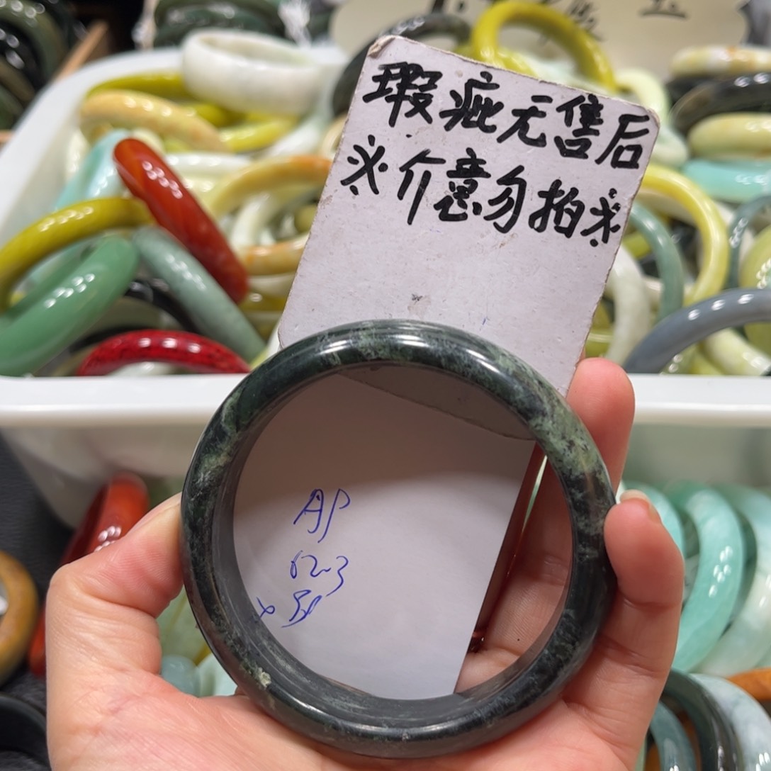 蛇纹石玉手镯未镶嵌