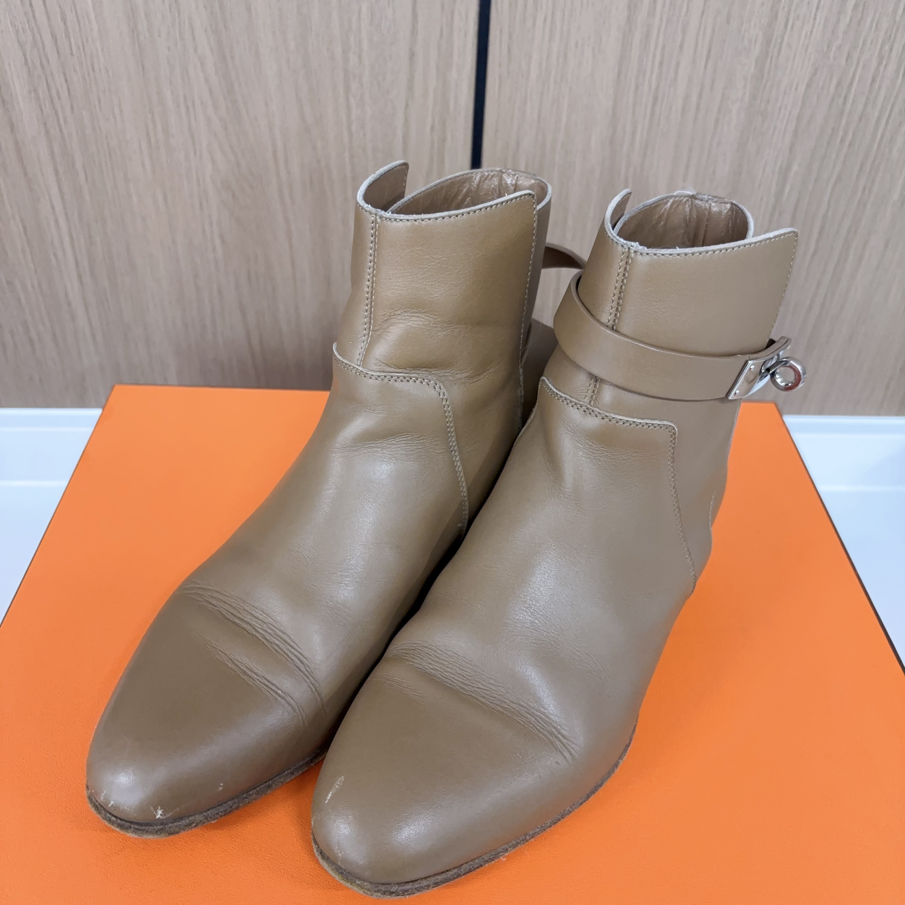 95新 Hermes/爱马仕 36码棕色A级/251029WYY8X05