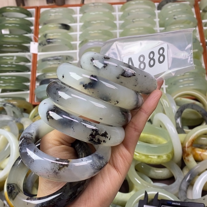 ****蛇纹石玉未镶嵌手镯