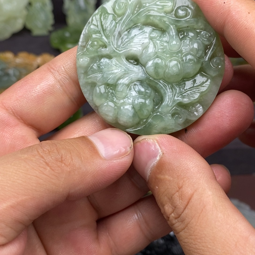 未镶嵌蛇纹石玉颈饰