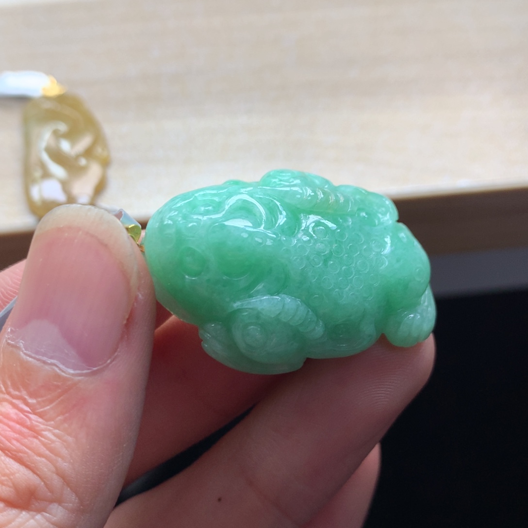 颈饰未镶嵌翡翠子*吊坠
