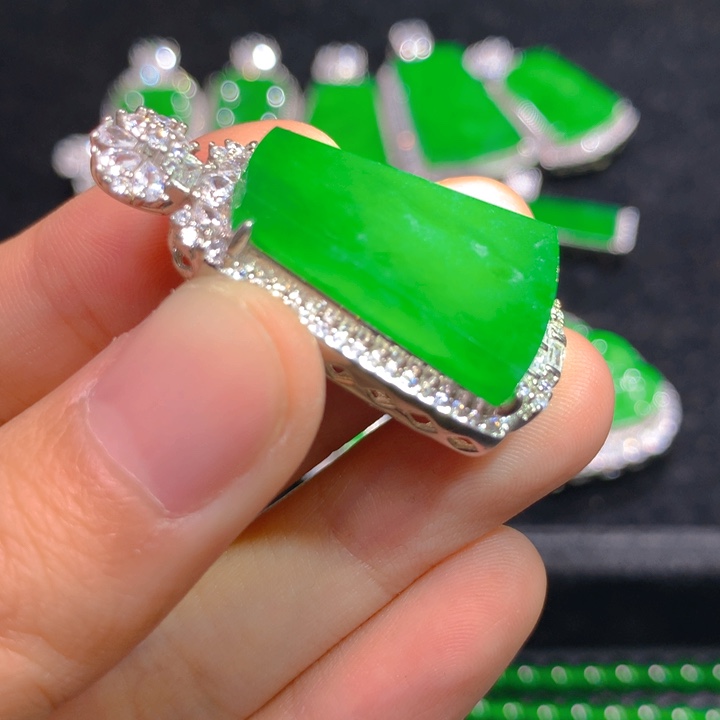 翡翠颈饰银S925镶嵌一个