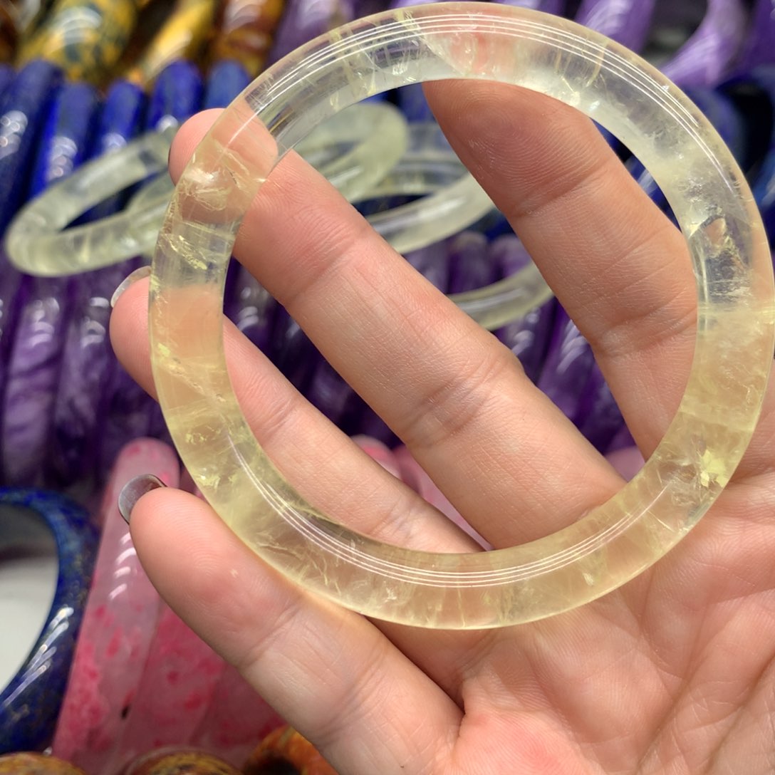 水晶手镯未镶嵌猕***姐