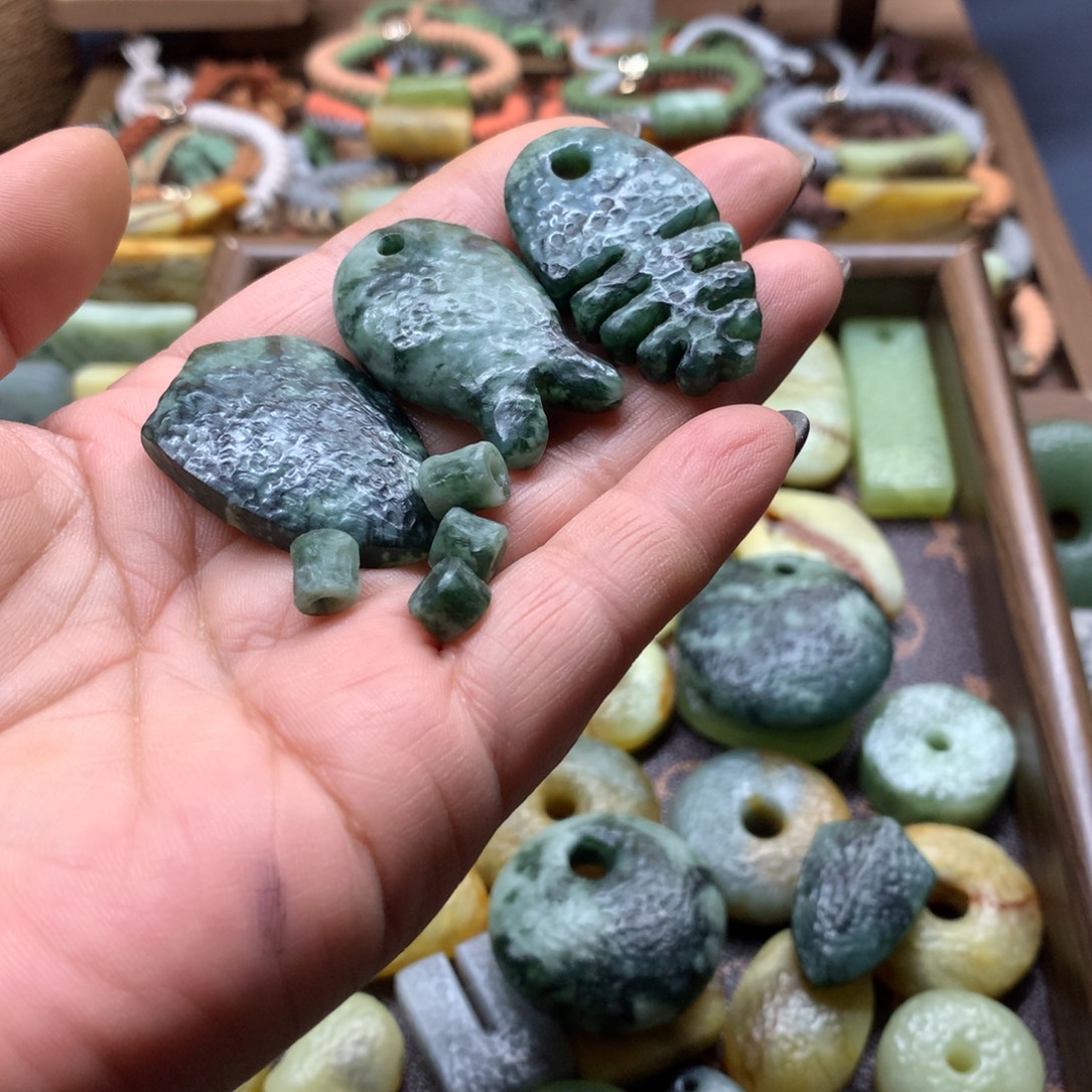 浮***丶蛇纹石玉合金颈饰
