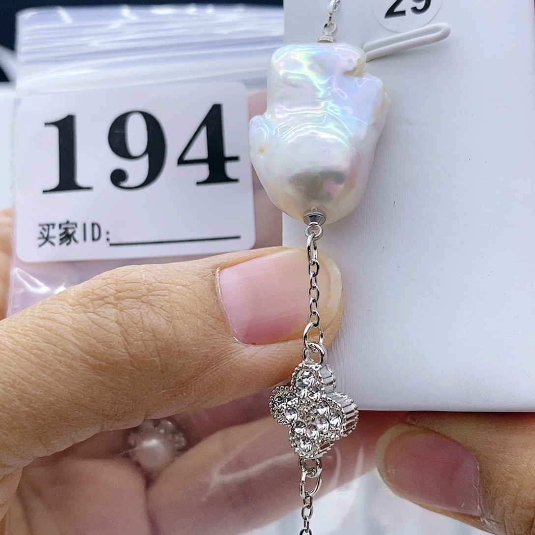 钛钢淡水珍珠颈饰