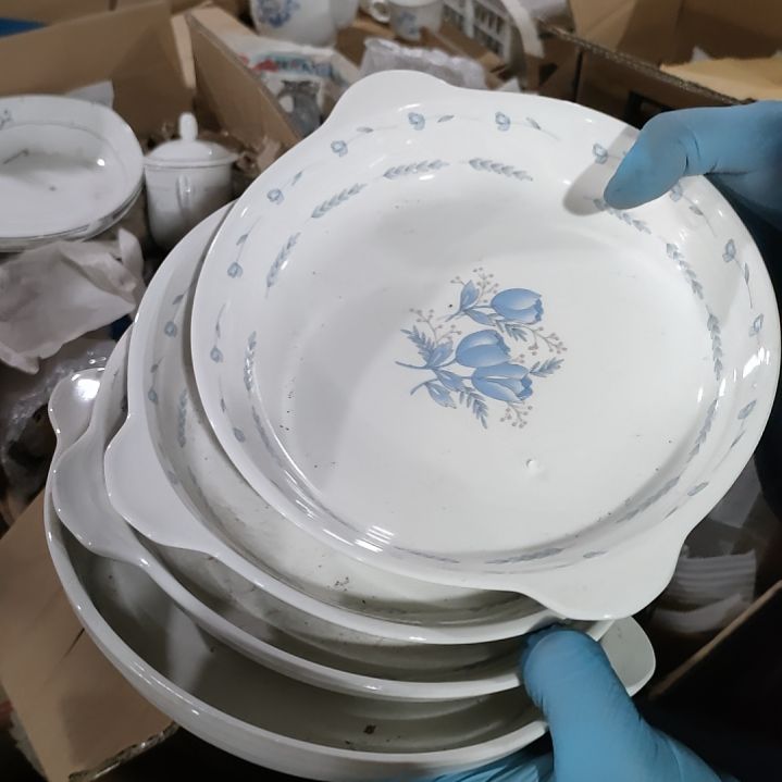 摆件盘子碗茶壶啥都有