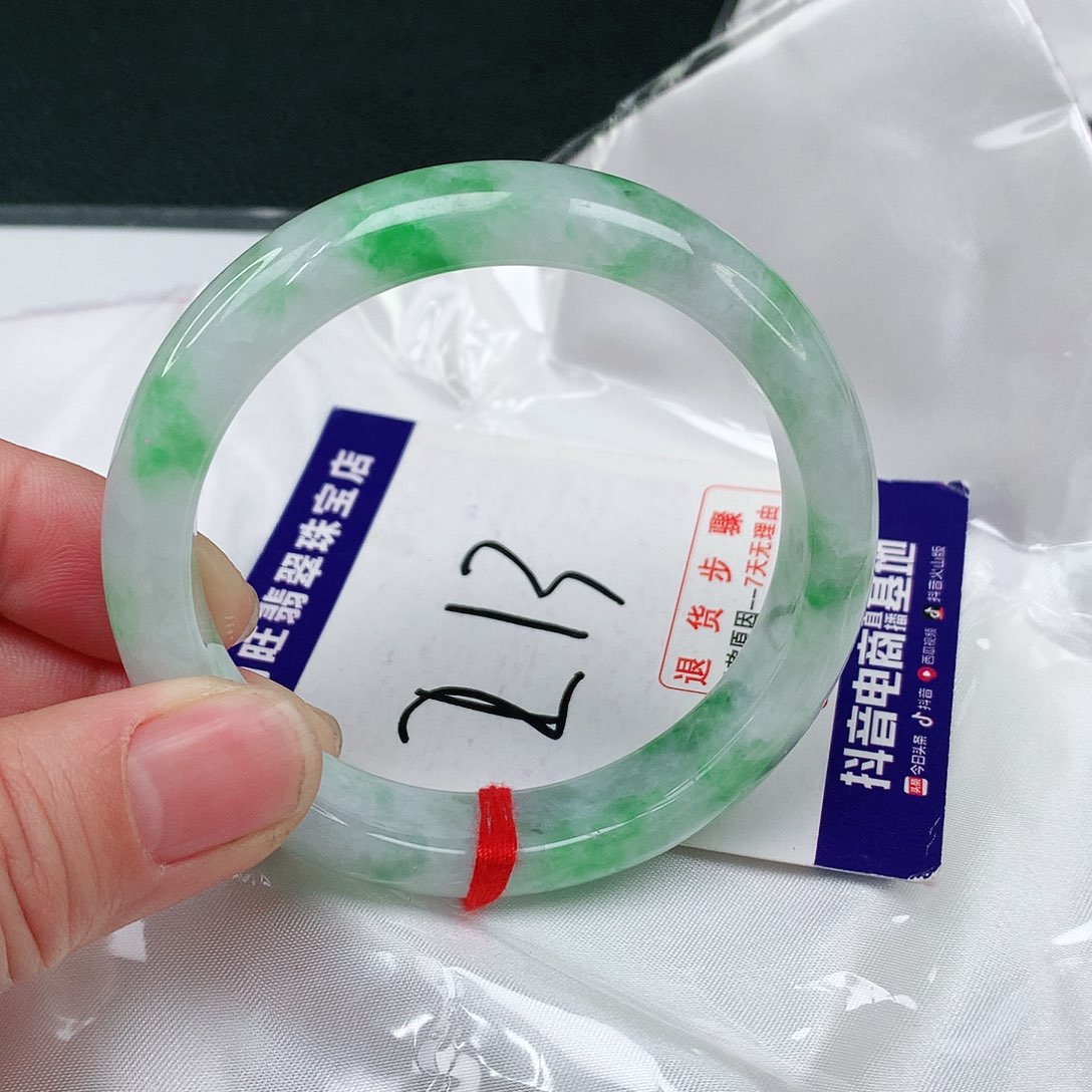 翡翠手镯未镶嵌翡翠