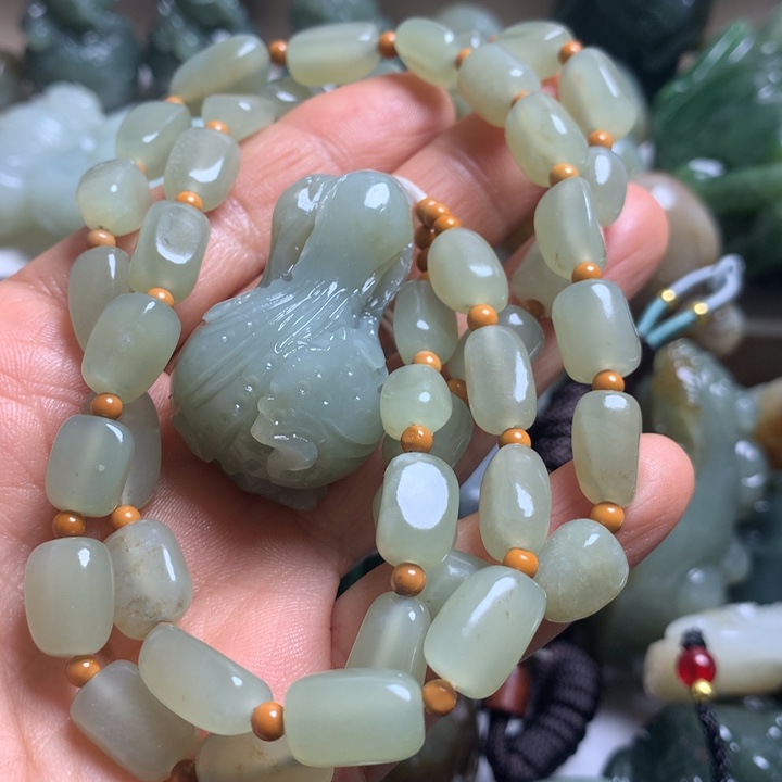 陌***`和田玉未镶嵌颈饰