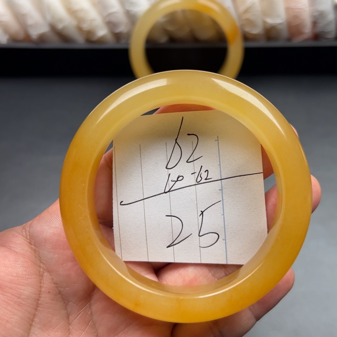 石英质玉（黄龙玉）手镯未镶嵌25