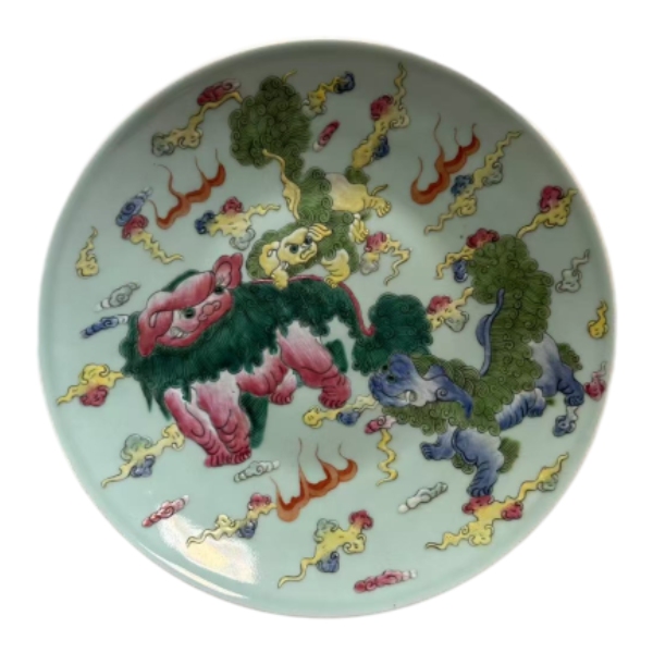清中期豆青狮子粉彩赏盘