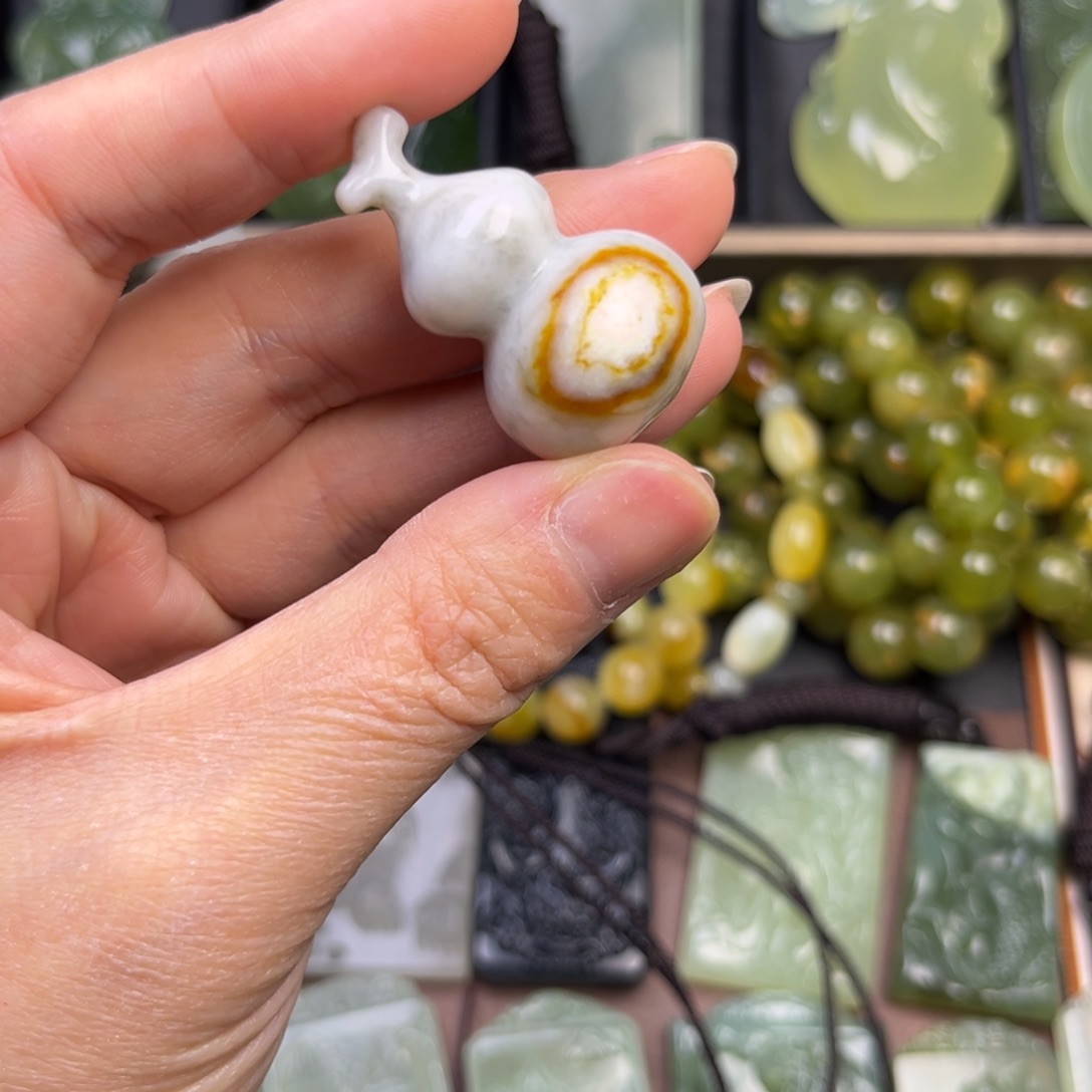 蛇纹石玉未镶嵌吊坠(赠链)