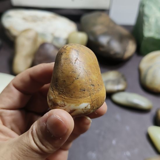 未镶嵌和田玉（糖玉）摆件