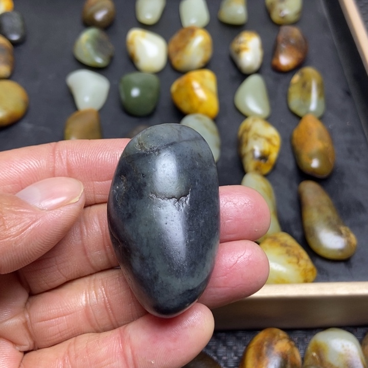 城***事和田玉（糖玉）未镶嵌珠宝奇石