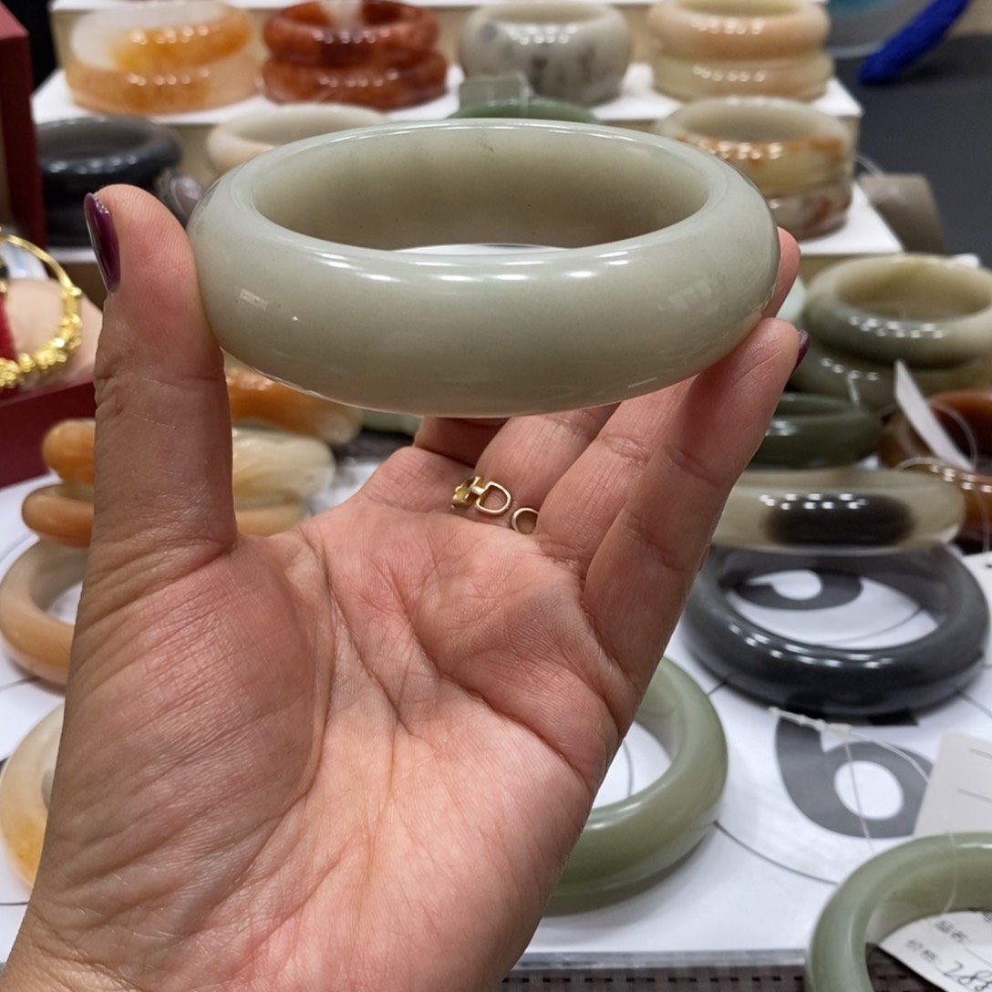 石英质玉未镶嵌手镯午**光