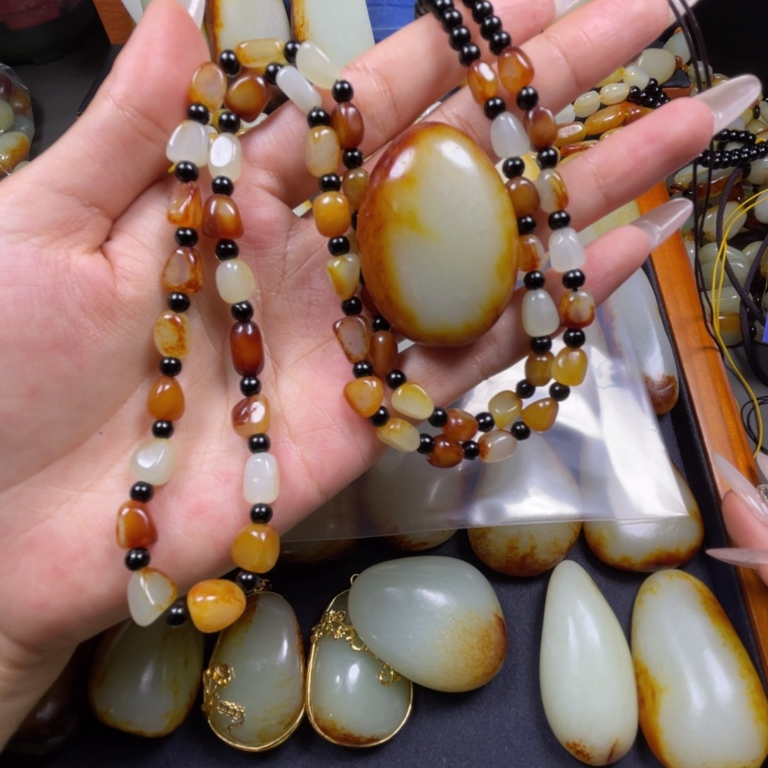 和田玉未镶嵌颈饰