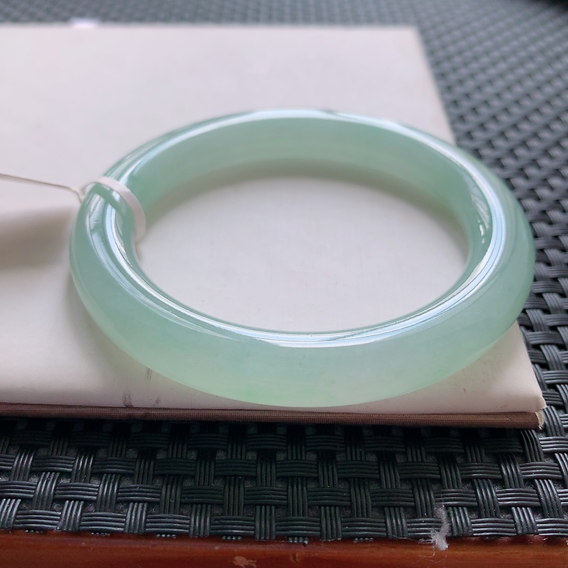 圆条53 54mm 冰糯种甜绿天然缅甸翡翠A货手镯
