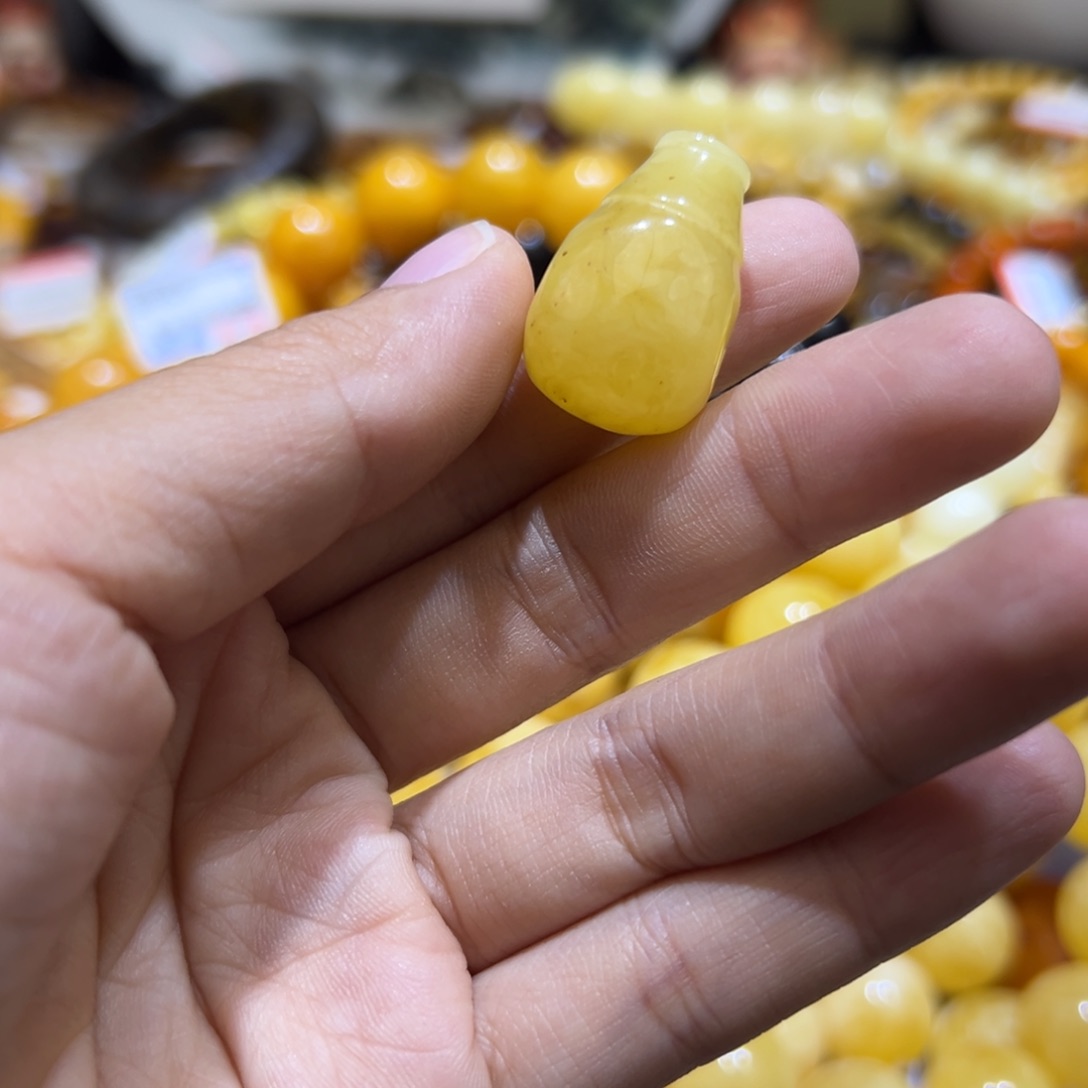 琥珀珠宝奇石未镶嵌