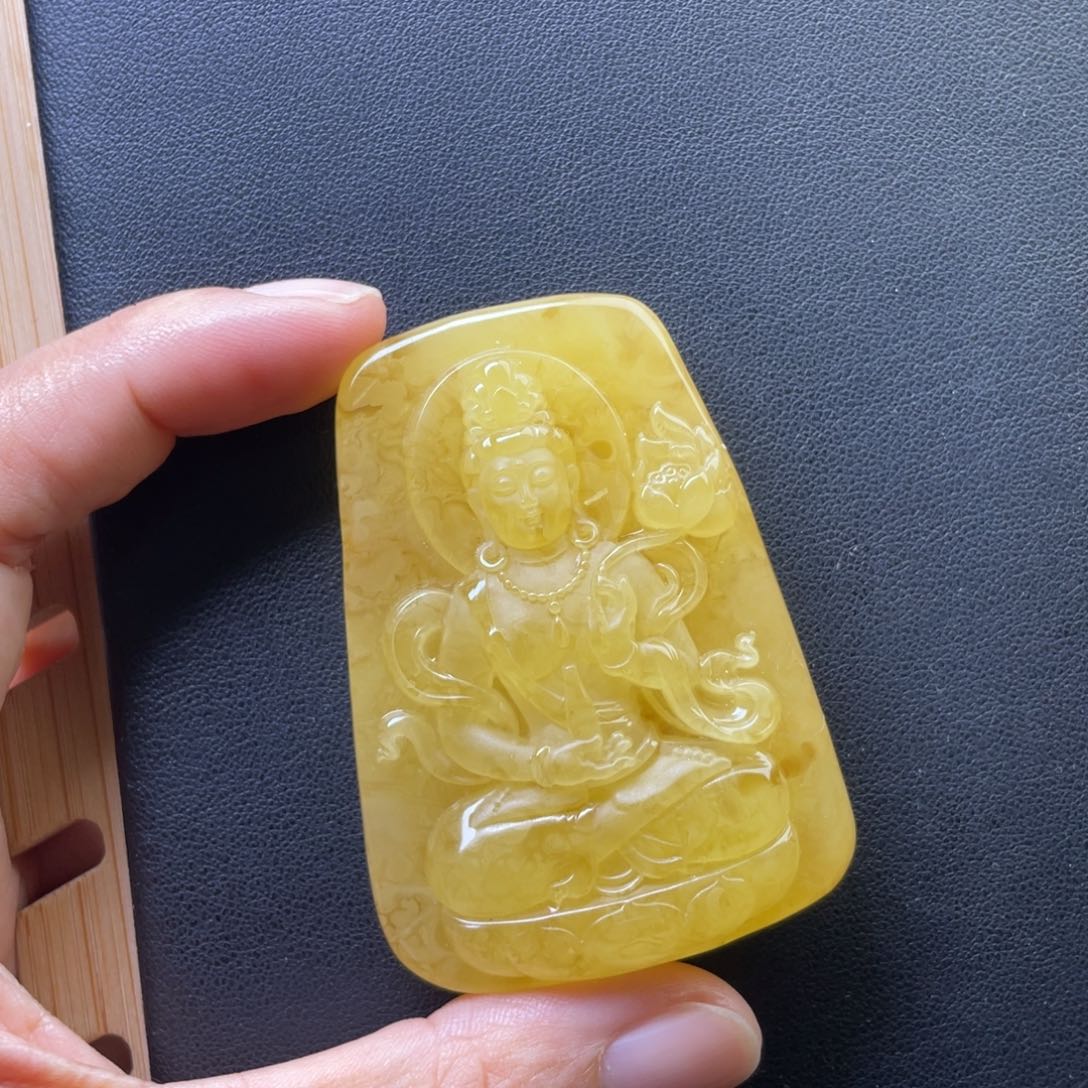 琥珀未镶嵌颈饰天然的琥珀蜜蜡