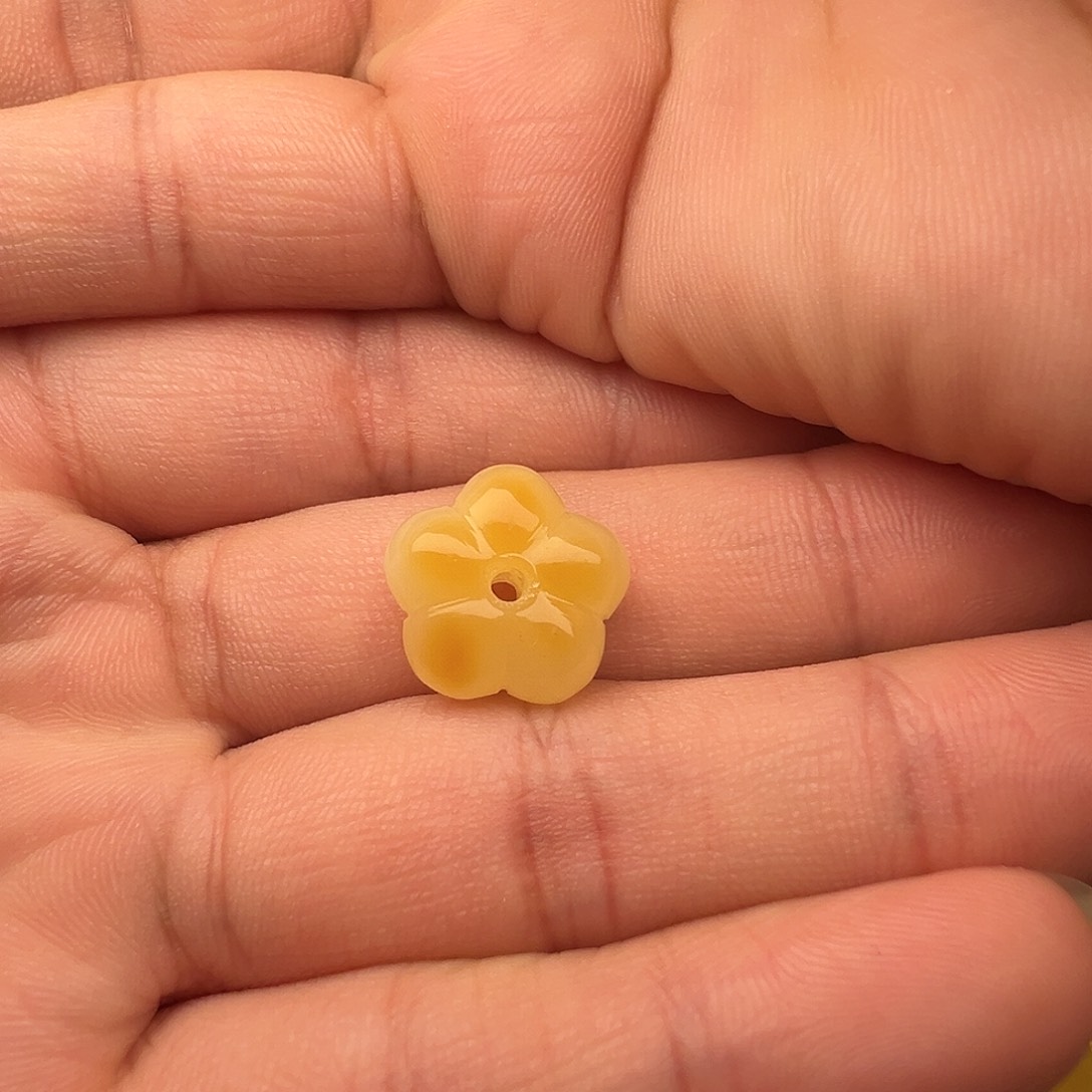 会***人蜜蜡未镶嵌颈饰五瓣花提溜