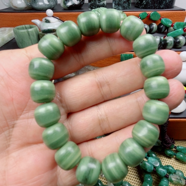 独山玉未镶嵌珠宝半成品