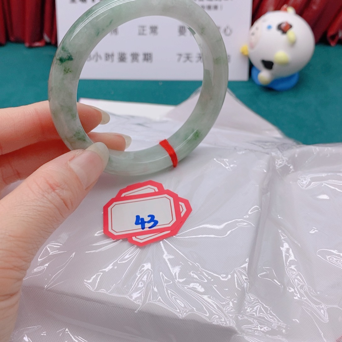 翡翠手镯未镶嵌思***甲4333333