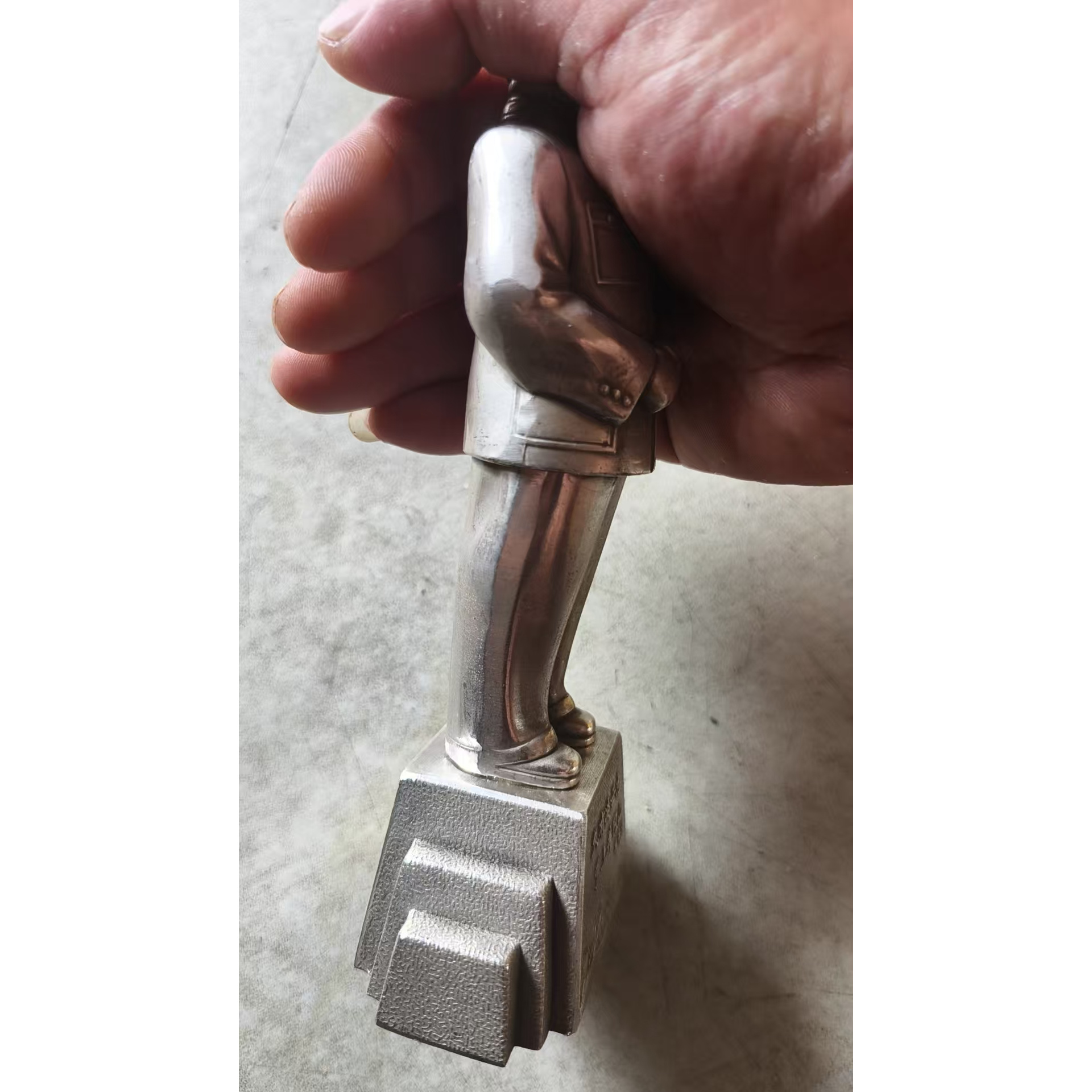 〖闪购链接〗M爷爷摆件一个