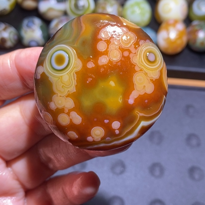 未镶嵌玛瑙/玉髓珠宝半成品卡**里