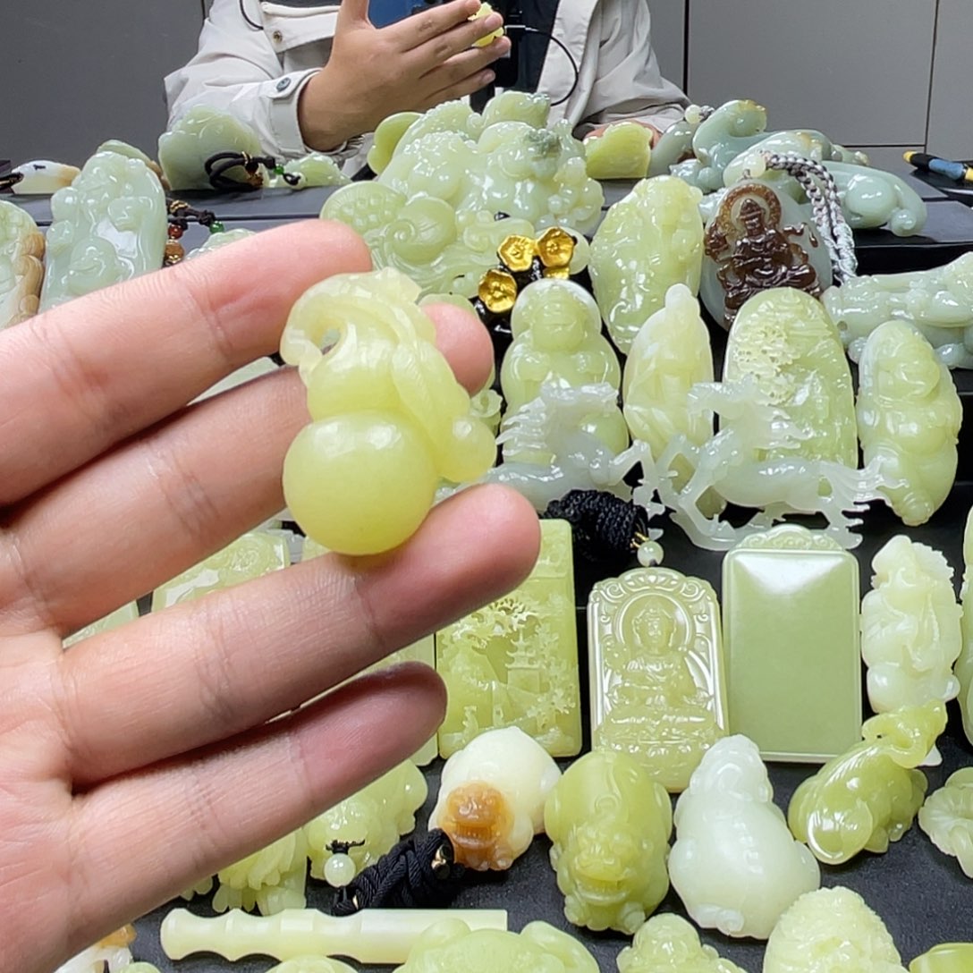 和田玉（黄玉）未镶嵌颈饰