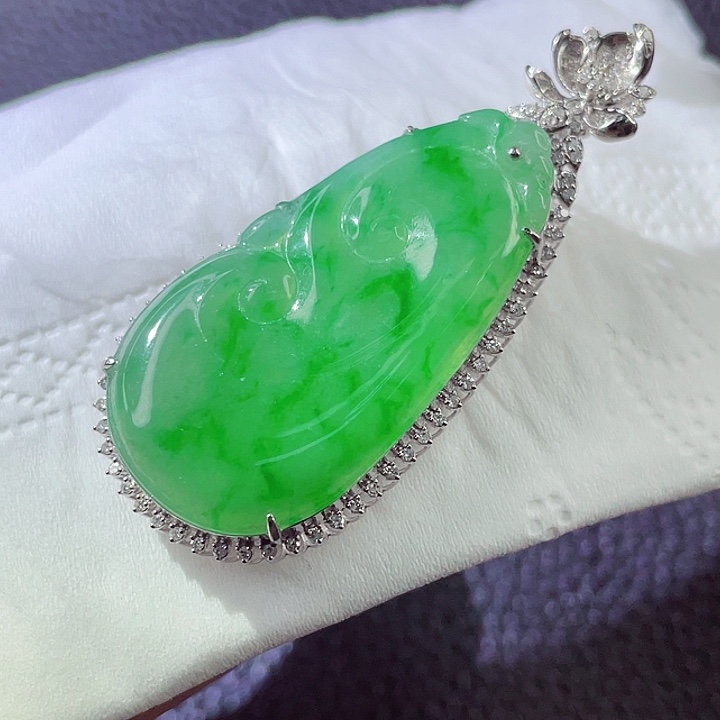 翡翠颈饰18K金镶嵌翡翠