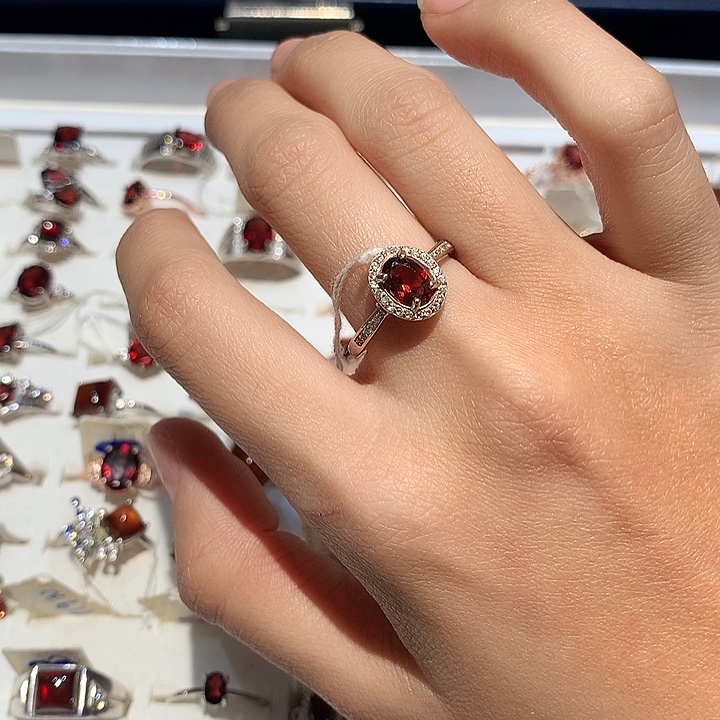 银S925镶嵌石榴石戒指