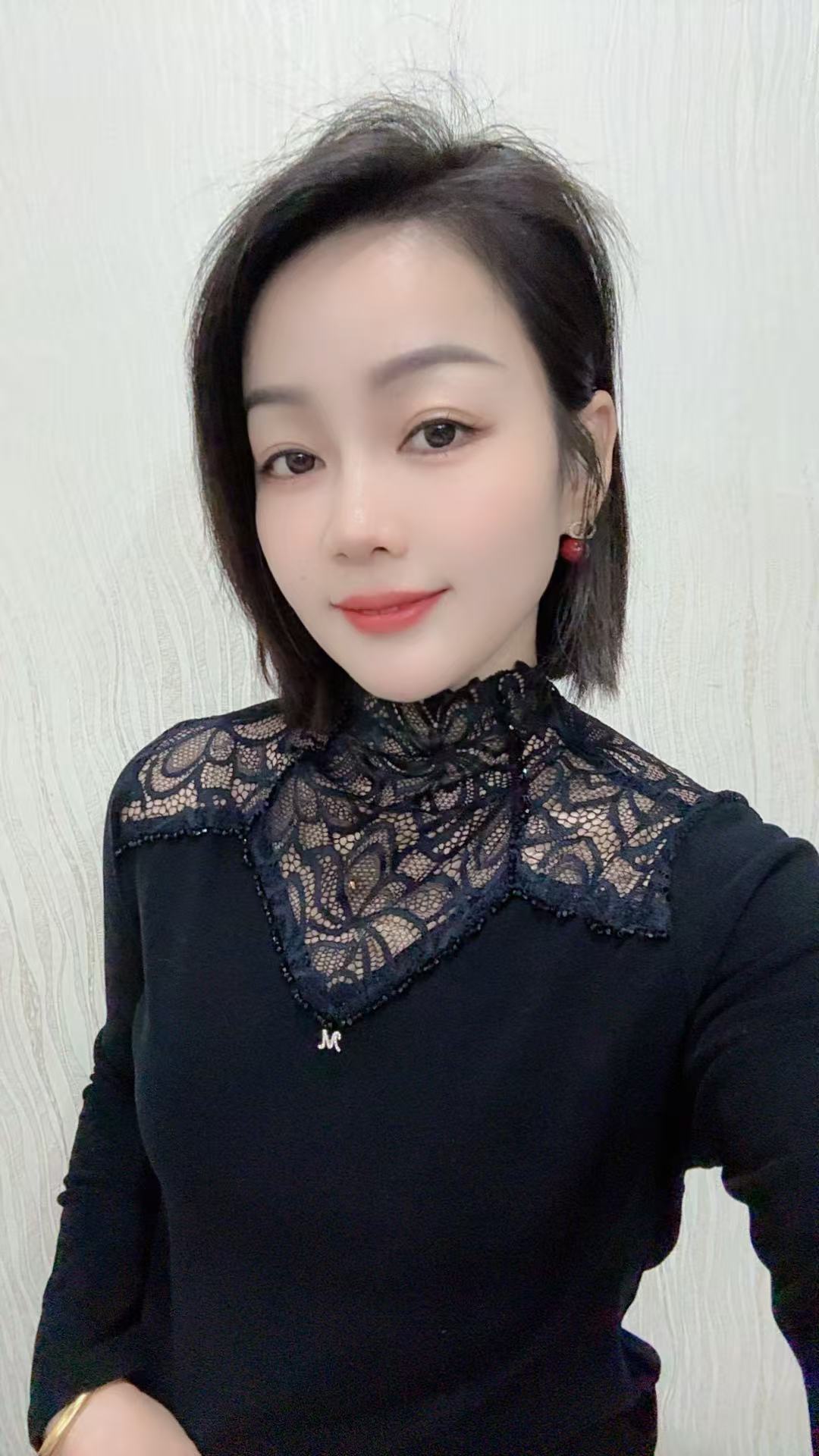 带钻蕾丝保暖衫镂空百搭打底衫半高领蕾丝修身小衫