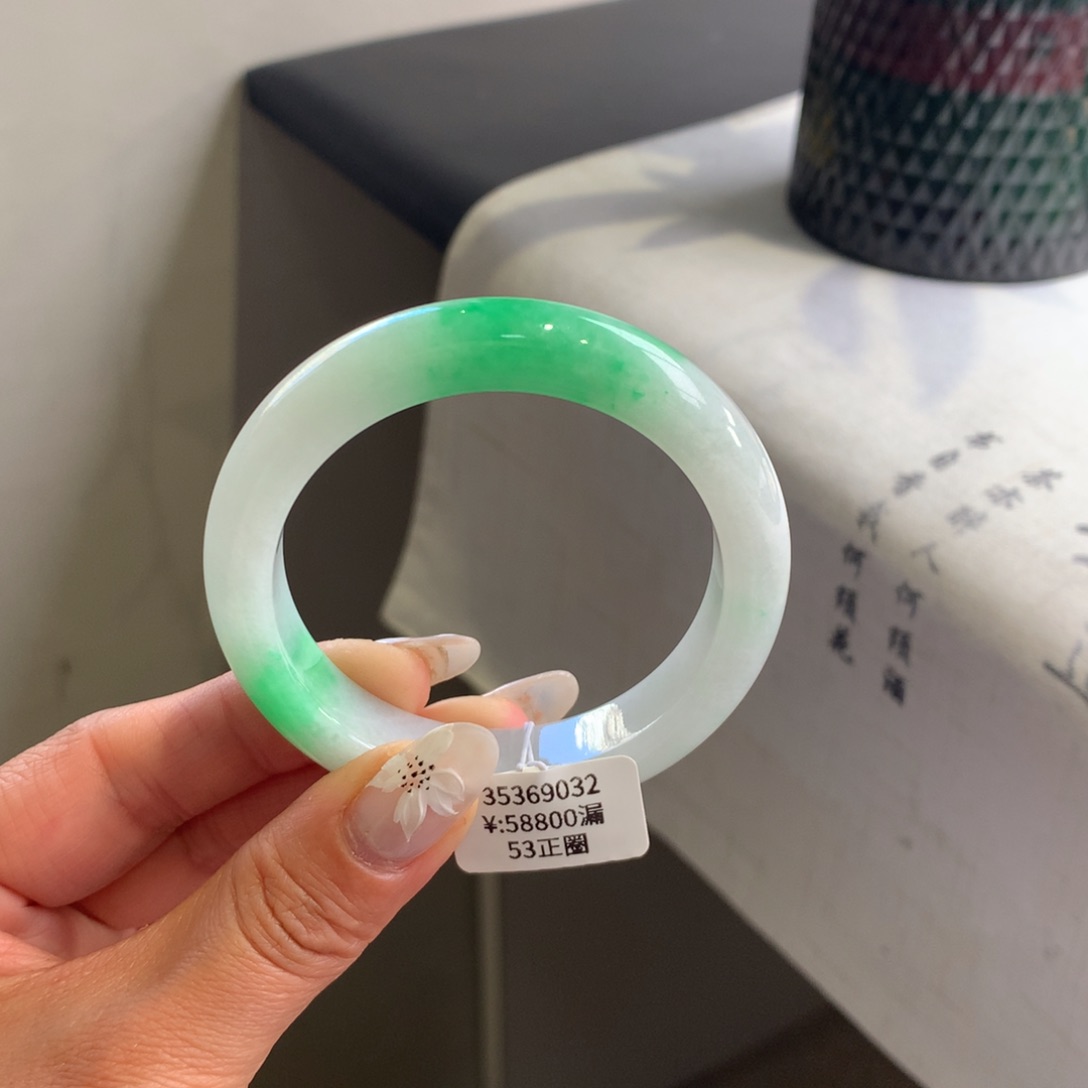 翡翠手镯未镶嵌白底青53正圈