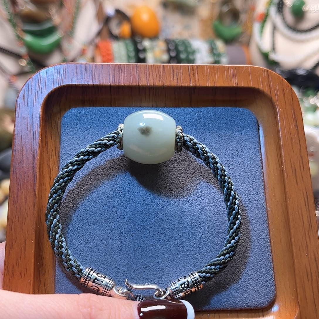 和田玉颈饰未镶嵌逸***光