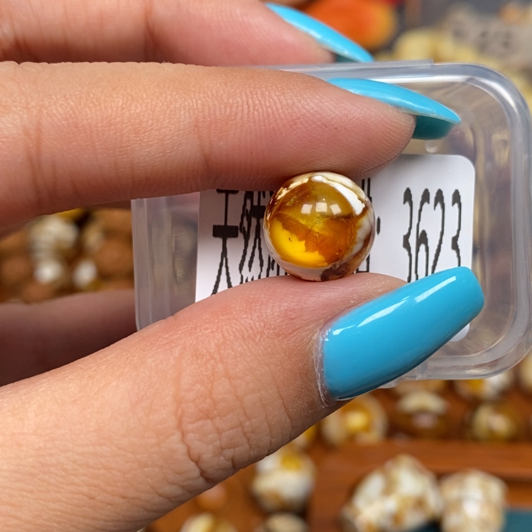 蜜蜡未镶嵌珠宝奇石3623