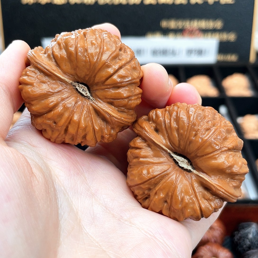 把件文玩核桃正圆瓜正肩大凹底卡姿兰毕业45尺