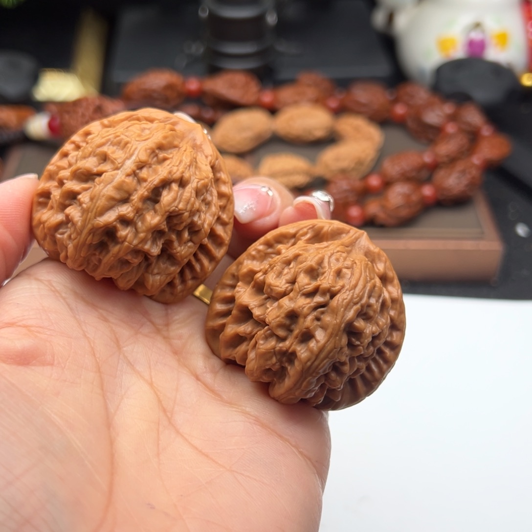 文玩核桃把件红锦鲤